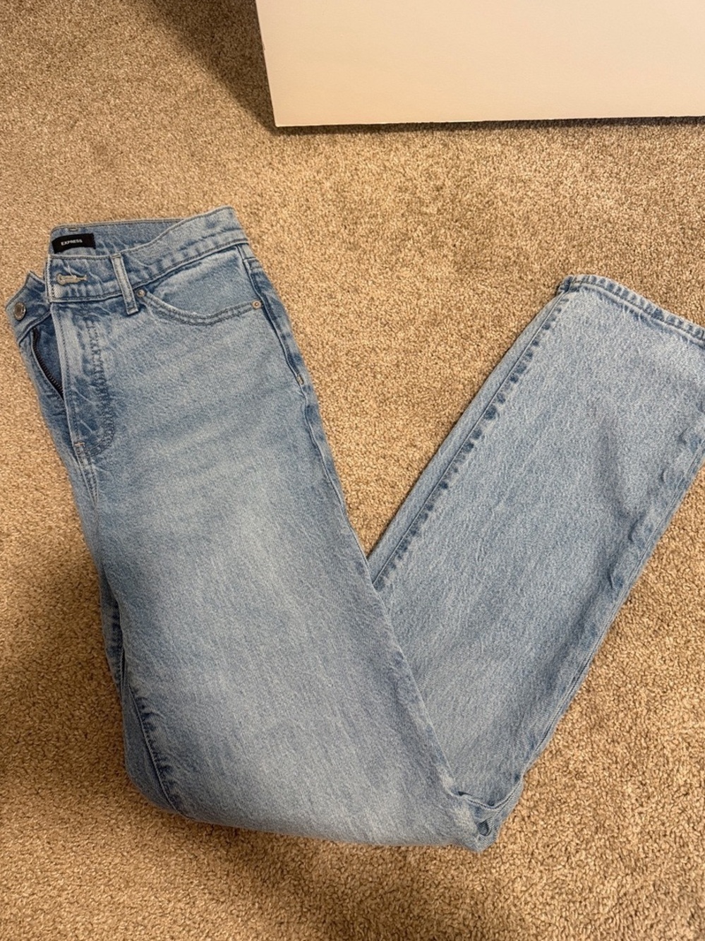 EXPRESS High waisted light wash straight stretch Jeans size: 2L